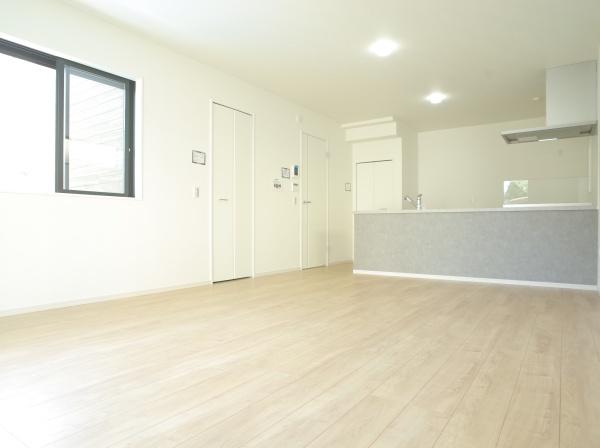 小平市仲町の新築一戸建のリビング画像