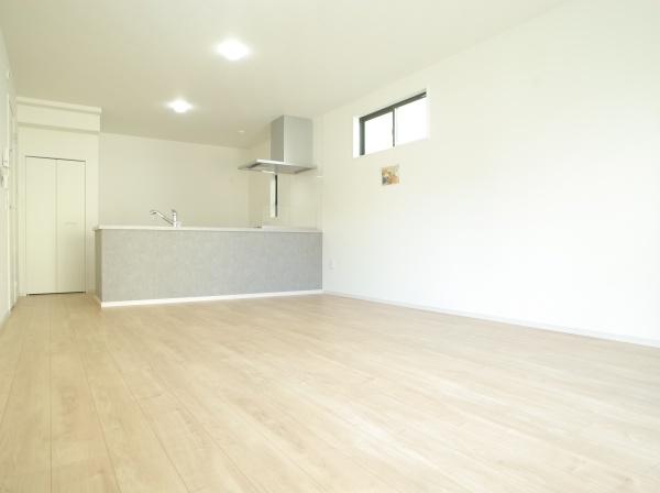 小平市仲町の新築一戸建のリビング画像