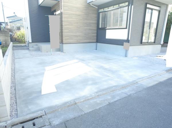 小平市仲町の新築一戸建の駐車場画像
