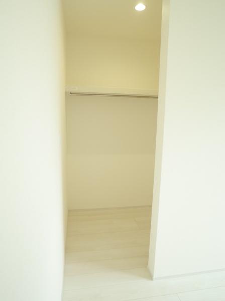 東村山市富士見町３丁目の新築一戸建の収納画像