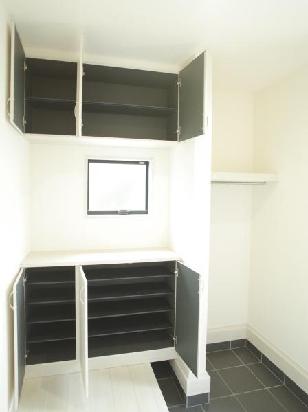 東村山市富士見町３丁目の新築一戸建の玄関画像