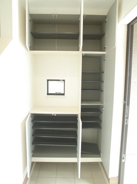 東村山市富士見町３丁目の新築一戸建の玄関画像