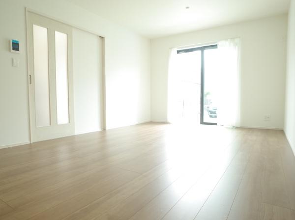 東村山市富士見町３丁目の新築一戸建のリビング画像