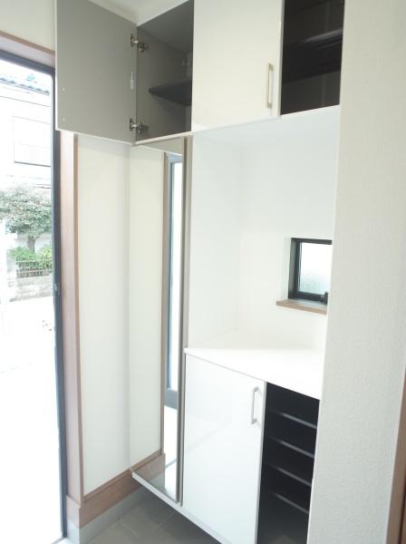 小平市栄町2丁目の新築一戸建の玄関画像