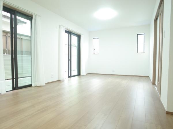 小平市栄町2丁目の新築一戸建のリビング画像