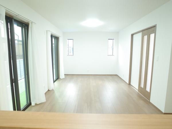 小平市栄町2丁目の新築一戸建のリビング画像