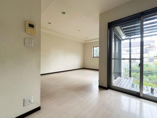 小平市花小金井5丁目の中古一戸建のリビング画像