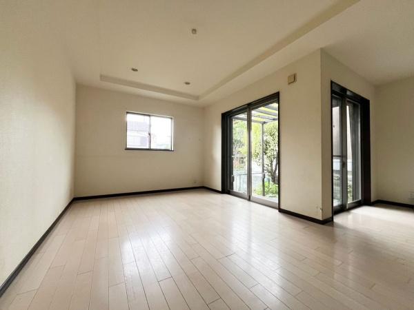 小平市花小金井5丁目の中古一戸建のリビング画像