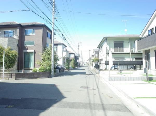 小平市津田町1丁目の新築一戸建の前面道路含む現地写真画像