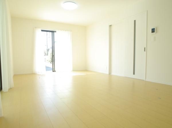 小平市津田町1丁目の新築一戸建のリビング画像