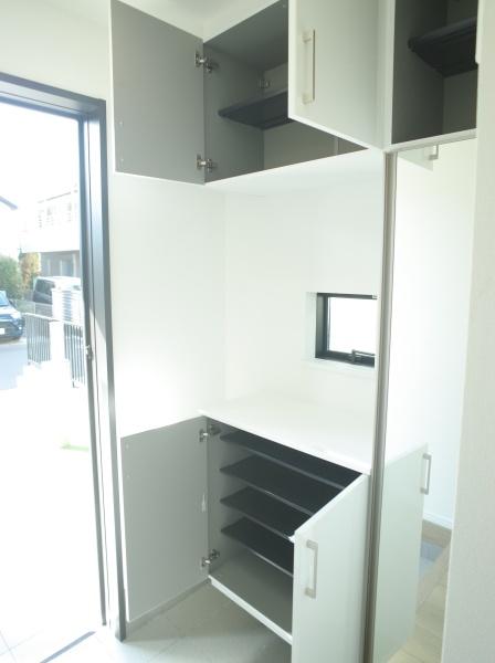 小平市津田町1丁目の新築一戸建の玄関画像