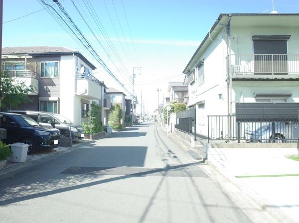 小平市津田町1丁目の新築一戸建の前面道路含む現地写真画像