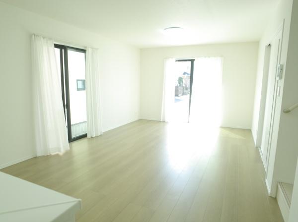 小平市津田町1丁目の新築一戸建のリビング画像