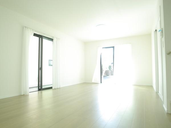 小平市津田町1丁目の新築一戸建のリビング画像