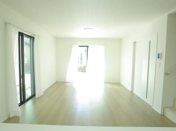 小平市津田町1丁目の新築一戸建のリビング画像