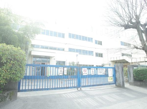 東大和グリーンタウンの小学校画像