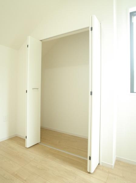 小平市小川町1丁目の新築一戸建の収納画像