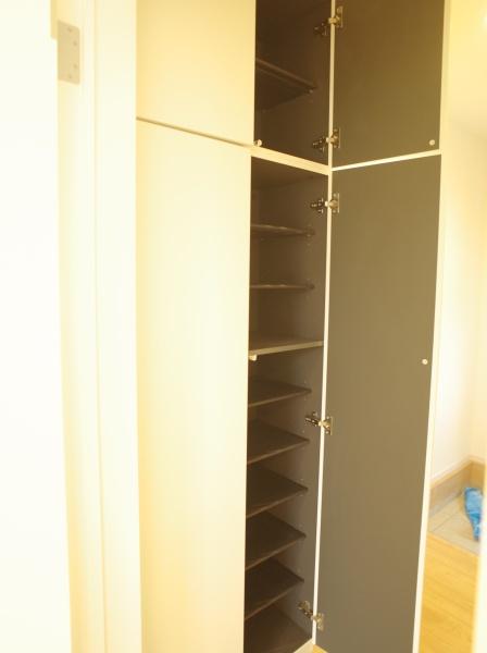 小平市小川町1丁目の新築一戸建の玄関画像