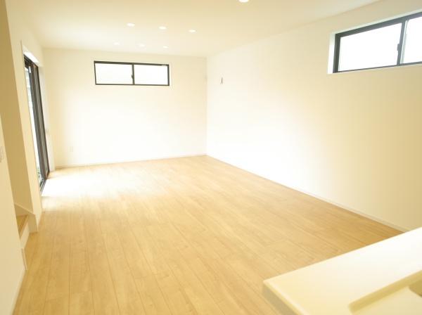 小平市小川町1丁目の新築一戸建のリビング画像