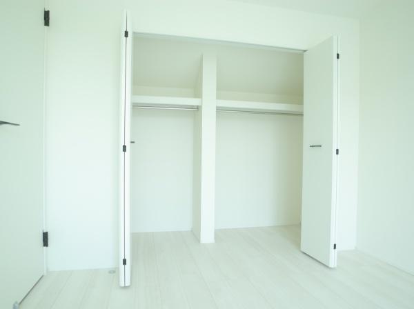 小平市仲町の新築一戸建の収納画像