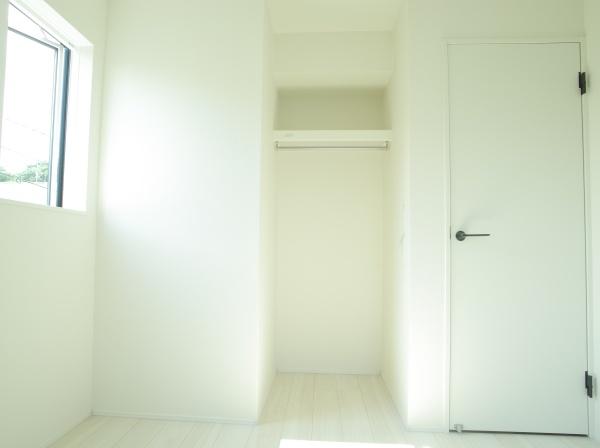 小平市仲町の新築一戸建の収納画像