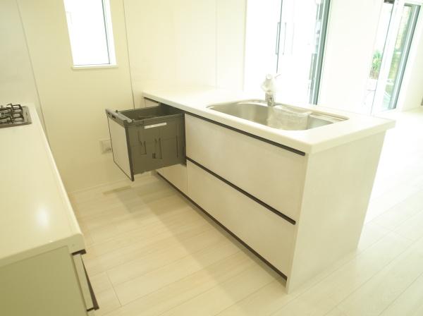 小平市仲町の新築一戸建のキッチン画像