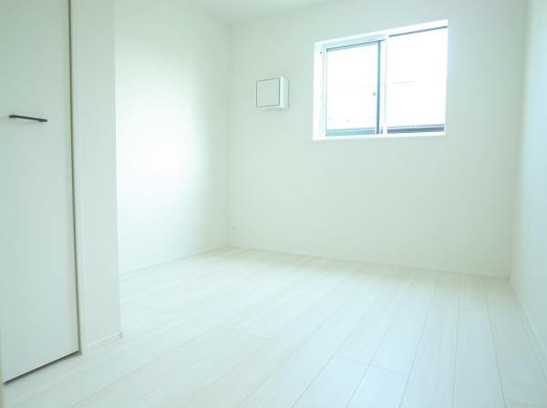 小平市仲町の新築一戸建の洋室画像