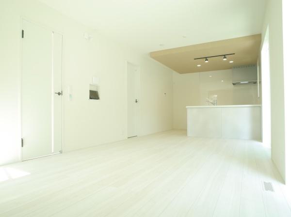 小平市仲町の新築一戸建のリビング画像
