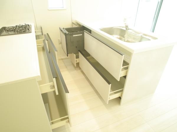 小平市仲町の新築一戸建のキッチン画像