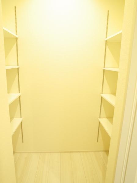 小平市小川町1丁目の新築一戸建の収納画像