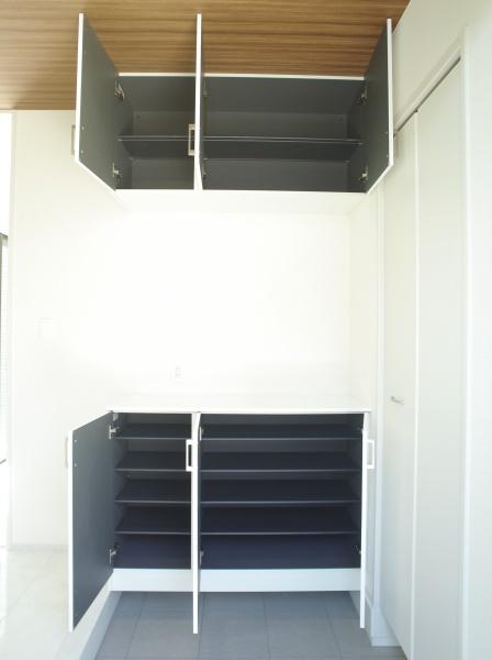 小平市小川町1丁目の新築一戸建の玄関画像