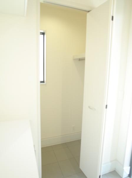 小平市小川町1丁目の新築一戸建の玄関画像