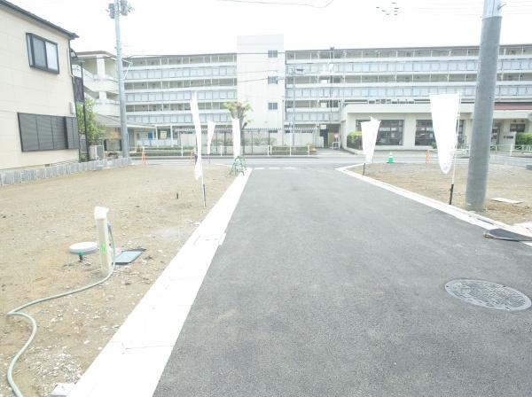 小平市小川東町の土地の前面道路含む現地写真画像