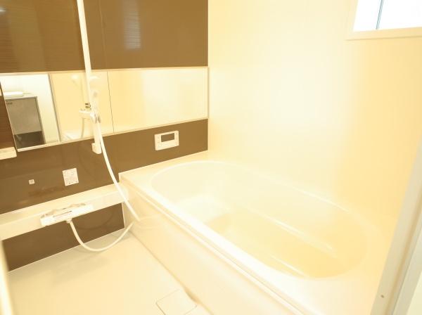 小平市仲町の新築一戸建のバス画像
