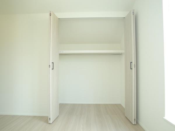 小平市仲町の新築一戸建の収納画像
