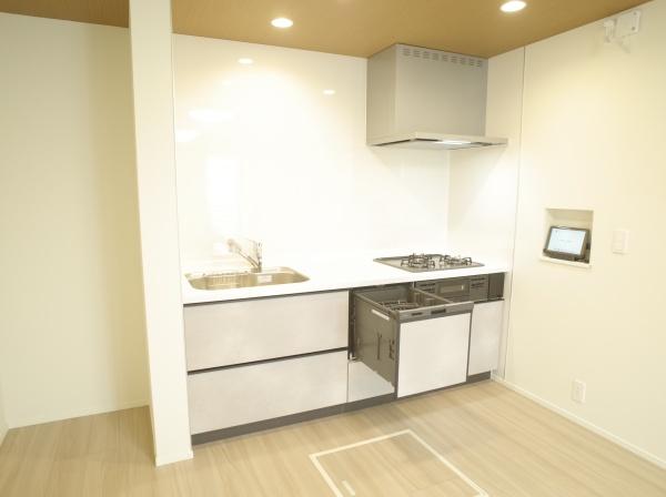 小平市仲町の新築一戸建のキッチン画像