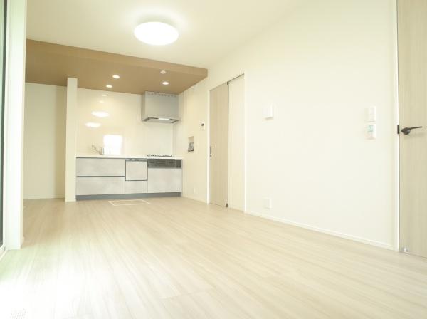 小平市仲町の新築一戸建のリビング画像