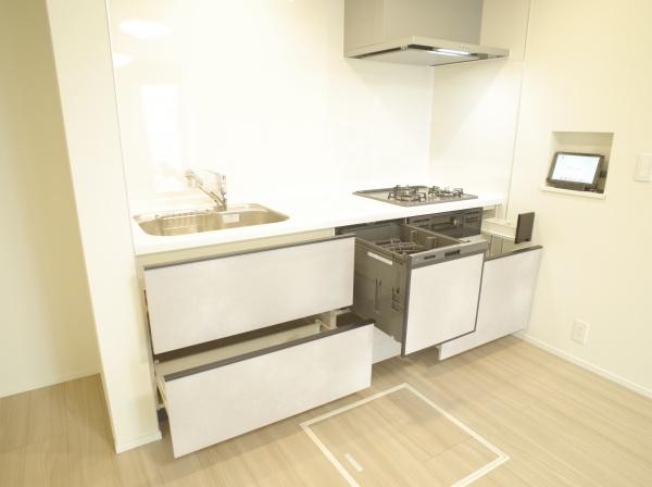 小平市仲町の新築一戸建のキッチン画像