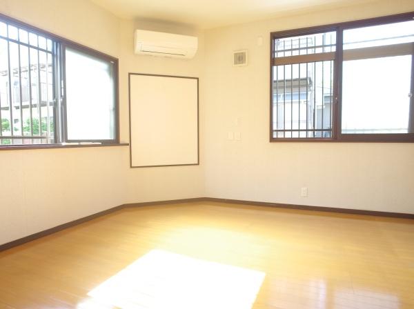小平市小川町1丁目の中古一戸建の洋室画像
