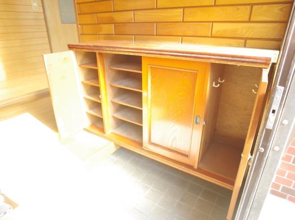 小平市小川町1丁目の中古一戸建の玄関画像
