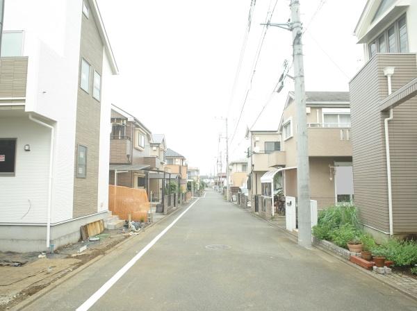 小平市小川町2丁目の新築一戸建の前面道路含む現地写真画像