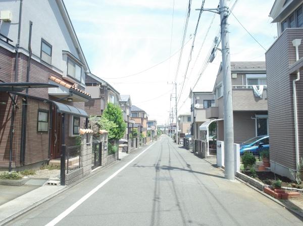小平市小川町2丁目の新築一戸建の前面道路含む現地写真画像