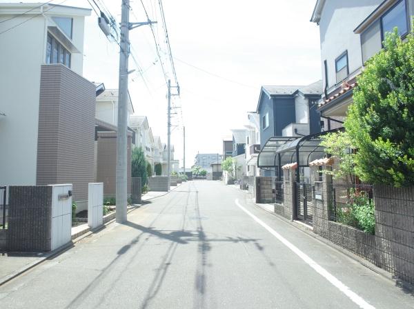 小平市小川町2丁目の新築一戸建の前面道路含む現地写真画像