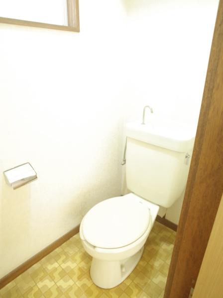 小平市栄町３丁目の中古一戸建のトイレ画像