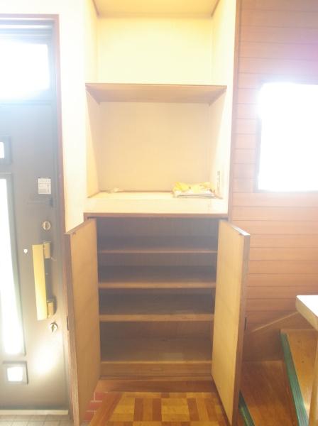 小平市栄町３丁目の中古一戸建の玄関画像