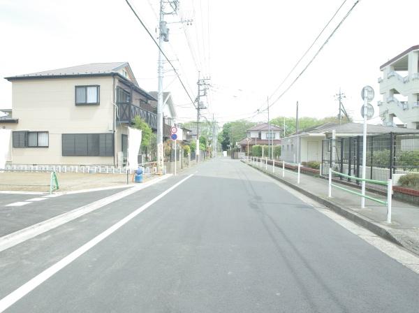 小平市小川東町の新築一戸建の前面道路含む現地写真画像