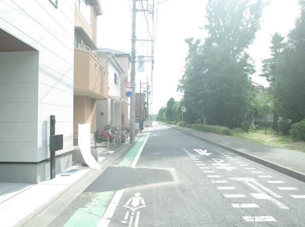 小平市小川西町２丁目の新築一戸建の前面道路含む現地写真画像