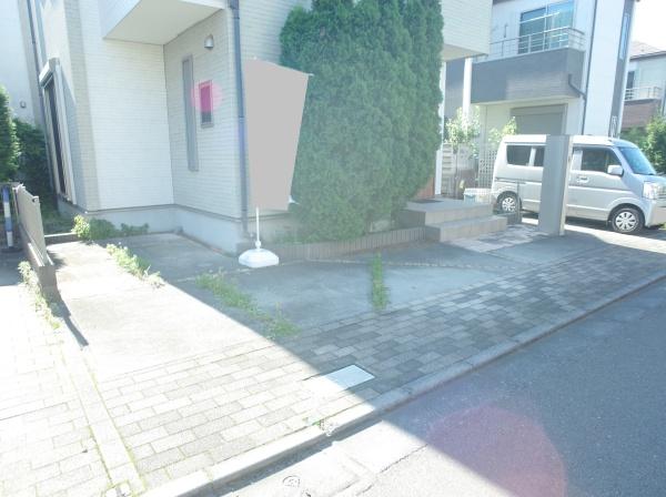 小平市小川町1丁目の中古一戸建の駐車場画像