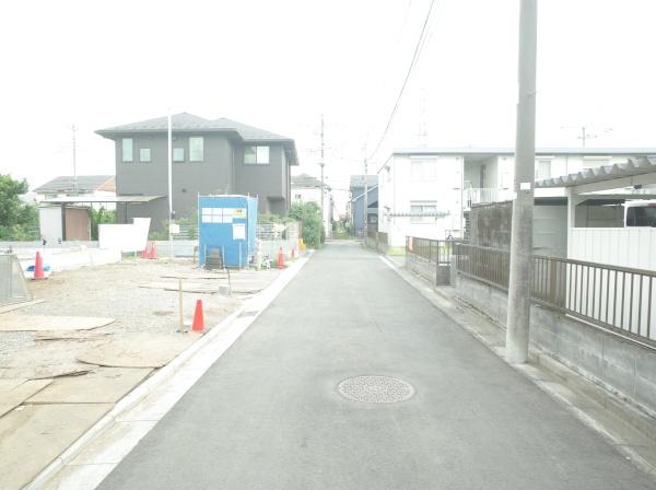 小平市小川東町5丁目の新築一戸建の前面道路含む現地写真画像