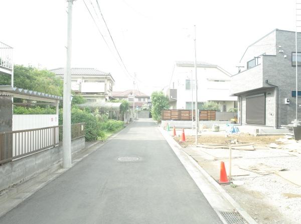 小平市小川東町5丁目の新築一戸建の前面道路含む現地写真画像